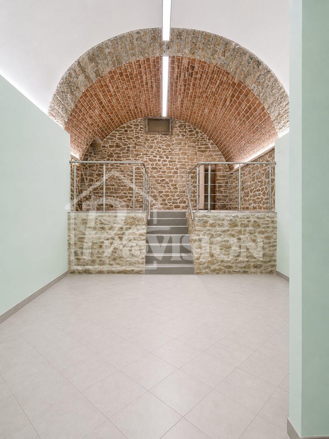 RIF. AC3/01 AFFITTASI NEGOZIO CENTRO STORICO BORGO